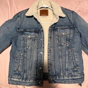 Levi’s Sherpa jacket. Size medium. Brand new